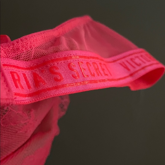 Victoria's Secret Very Sexy Lace High Neck bra - Picture 7 of 7